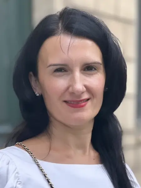 donor_elena3_w450_ar34